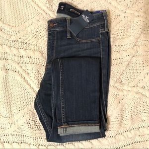 Hollister mid rise dark wash jegging NWT 9s